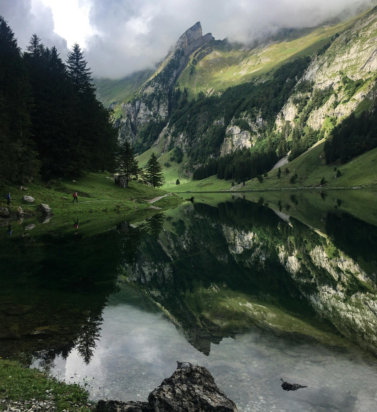 Organiser un séminaire d’entreprise en Suisse : les meilleures destinations entre lacs et montagnes