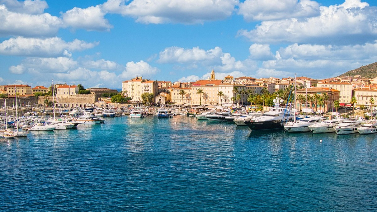 Séminaire et convention en Corse : combinez travail, team building et incentive dans un cadre naturel du sud de la France.