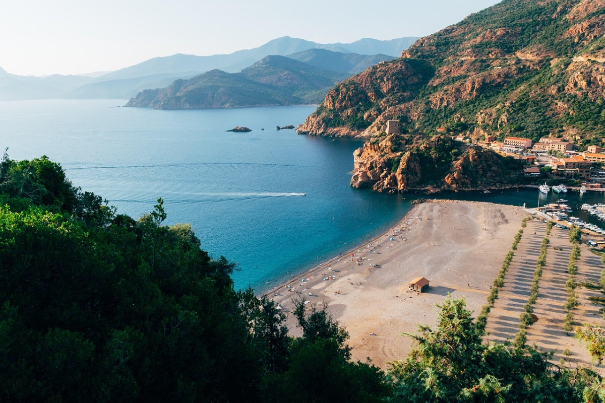 Séminaire et convention en Corse : combinez travail, team building et incentive dans un cadre naturel du sud de la France.