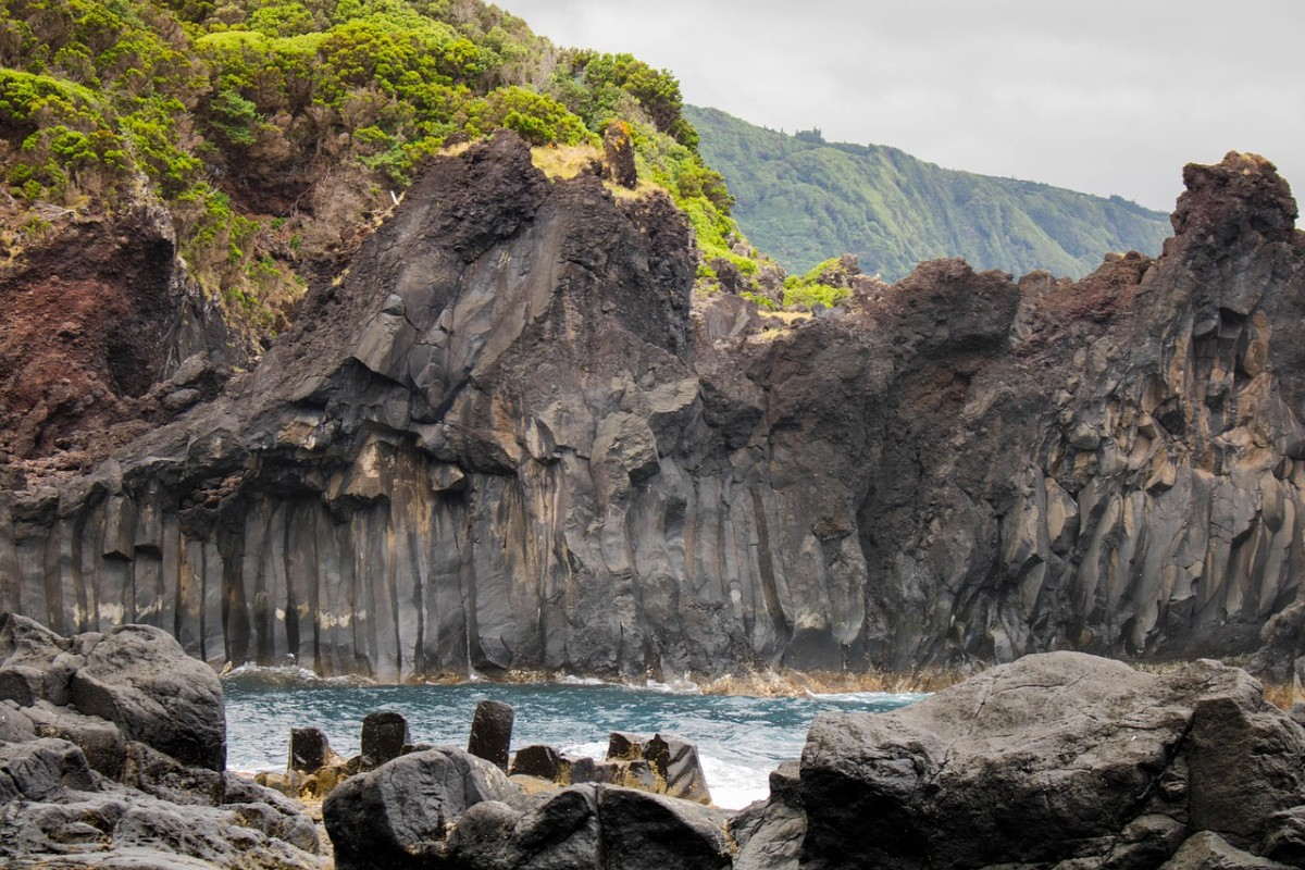 Pourquoi choisir les Açores pour un voyage incentive : dépaysement, paysages volcaniques et esprit d’équipe
