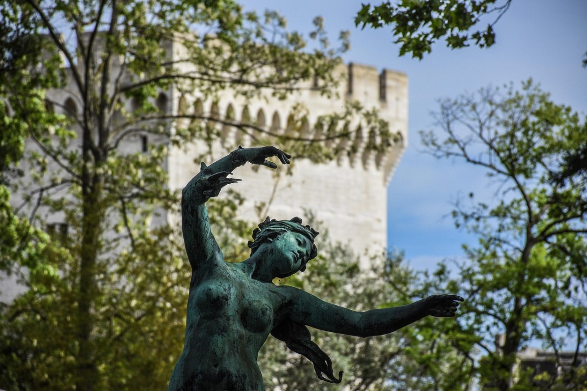 Convention et team building à Avignon : le combo gagnant pour votre séminaire d’entreprise en France