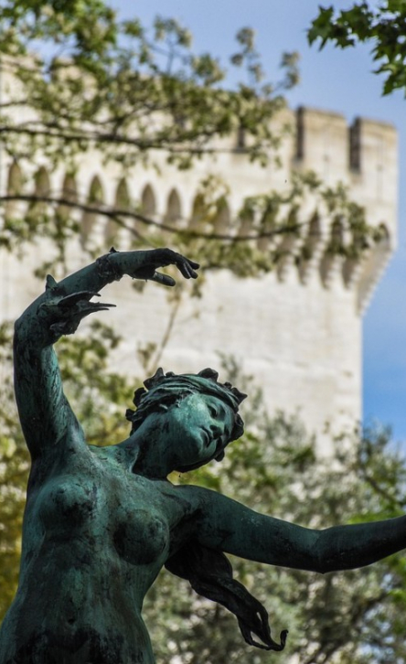 Convention et team building à Avignon : le combo gagnant pour votre séminaire d’entreprise en France