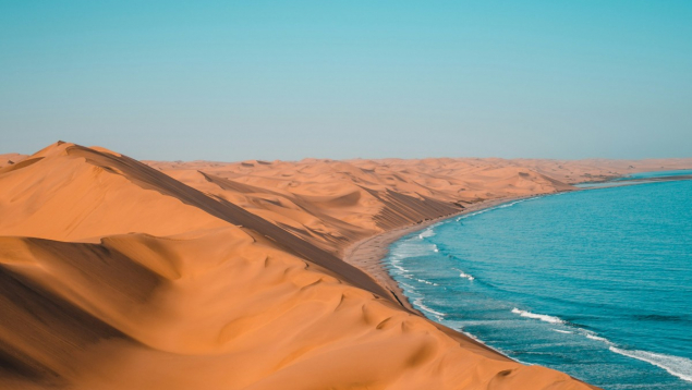 Organisez un voyage de récompense en Namibie : séminaire d’entreprise, incentive et team building entre désert et savane